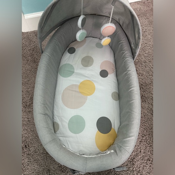 Lulyboo Travel Bassinet…like new condition! Gray polka dot pattern. - Picture 2 of 9